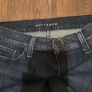 Mott & Bow - Great Jeans miss labeled as 31/32.  Really 31/27